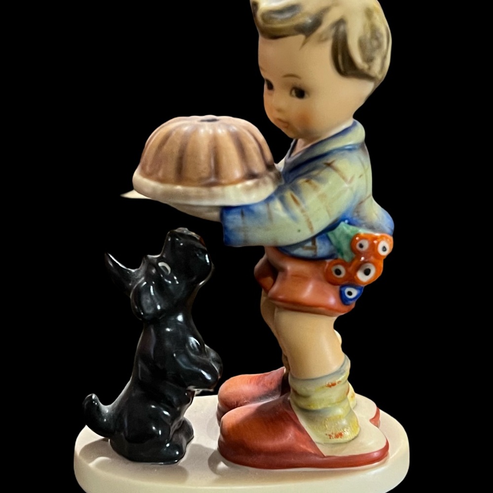 Vintage MI Hummel Boy and Dog Figurine - Picture 4 of 8